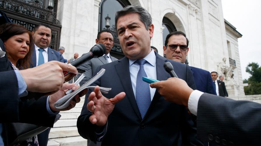 Presidente de Honduras ayudó a traficar toneladas de cocaína a EEUU, dice fiscal en juicio en NY