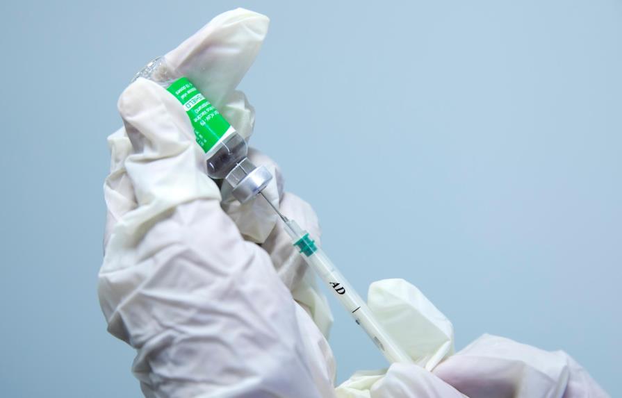 AstraZeneca: “No hay pruebas de riesgo agravado” de trombos con vacuna del COVID-19”