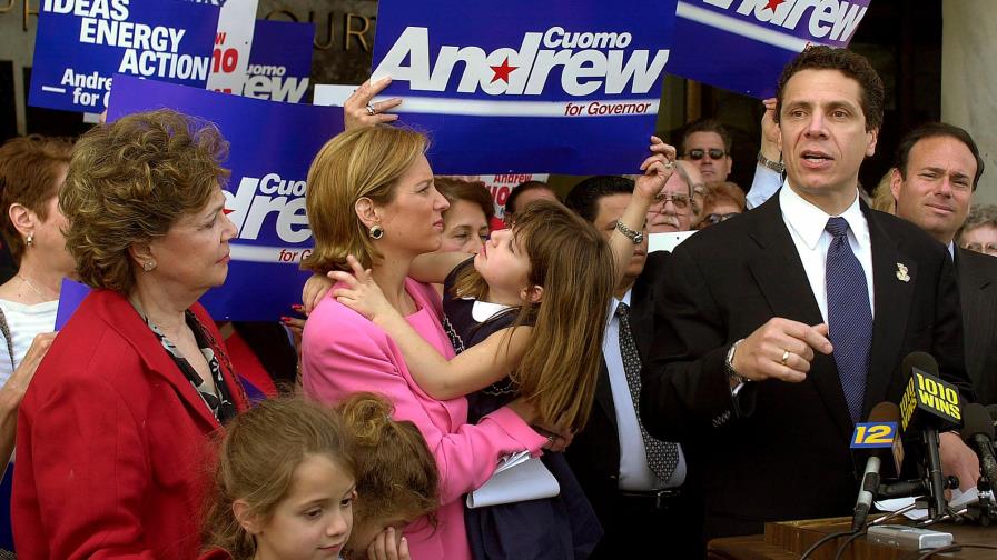 Cuomo insiste en que no va a dimitir y ataca a quienes piden su renuncia