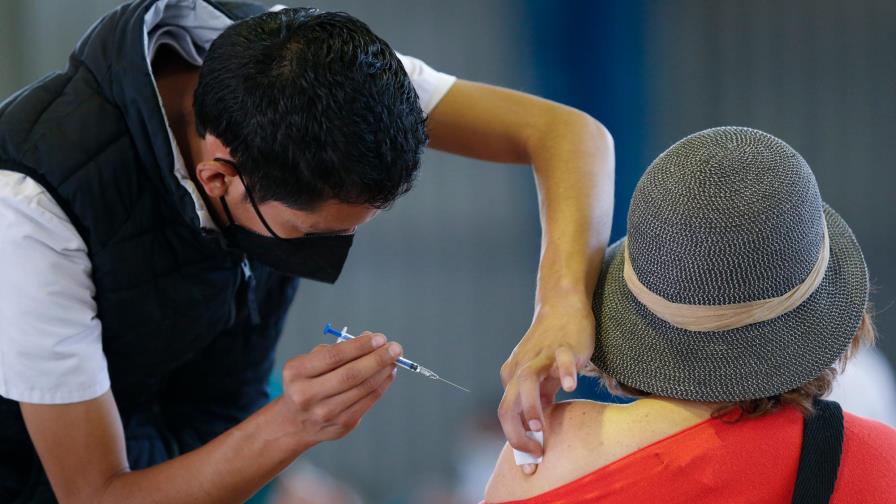 El lento camino de la vacunación en Latinoamérica tras 100 días de su inicio