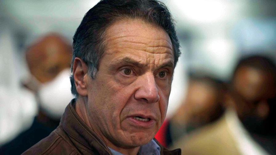 Policía investiga si Cuomo cometió un delito, tras una nueva denuncia anónima