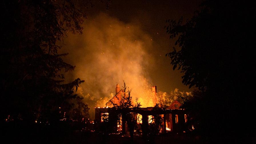 Un muerto y destrucción por incendios en Patagonia argentina