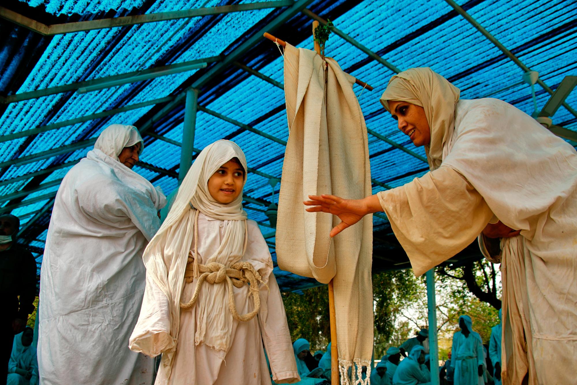 La fe Sabean-Mandaean prohíbe el uso de la violencia o el porte de armas. Los adherentes tienen el estatus de dhimmi como “Gente del Libro” (AP Photo/Hadi Mizban)