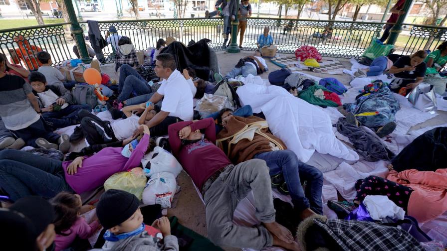 Gobierno de EEUU muestra primeros videos de niños migrantes bajo su custodia