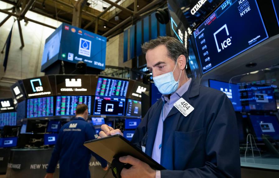 Wall Street termina dispar en una jornada tensa para los mercados