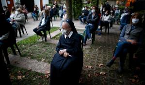 Católicos argentinos celebran la Pascua al aire libre por pandemia
