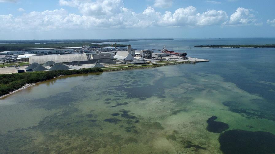 Investigan otra posible fuga en embalse de desechos químicos de Florida