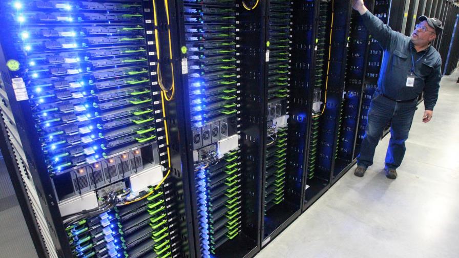 Filtran en línea datos de unos 500 millones de usuarios de Facebook