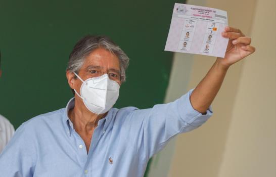 Ecuador elige a su próximo presidente en medio de pandemia