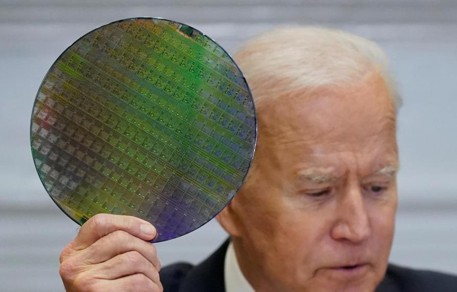 ?Biden afirma que gobierno y empresas deben “trabajar juntos” ante escasez de semiconductores