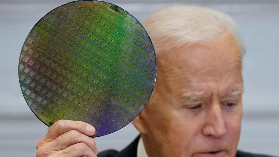 ?Biden afirma que gobierno y empresas deben “trabajar juntos” ante escasez de semiconductores