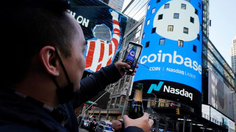 Coinbase, la primera cripto en bolsa, protagoniza un debut histórico