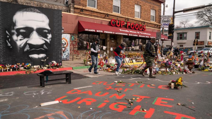 ?Arrestan por homicidio culposo a mujer policía que mató a joven negro en Minneapolis