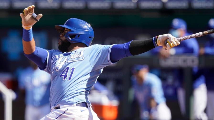 Carlos Santana llega a 1,000 BB de por vida
Carlos Santana llega a 1,000 boletos, dominicano con mayor habilidad de transferencias