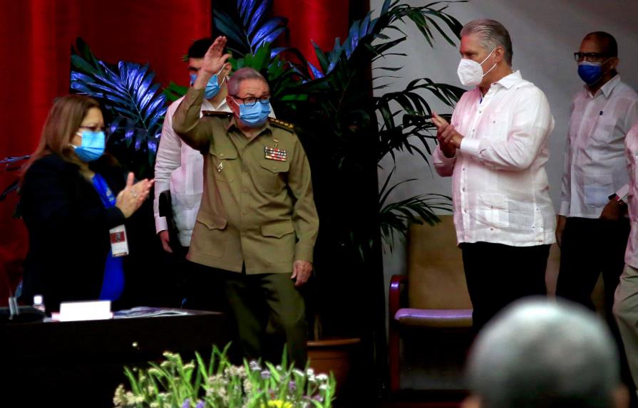 Renuncia de Raúl Castro a partido pone fin a una era en Cuba