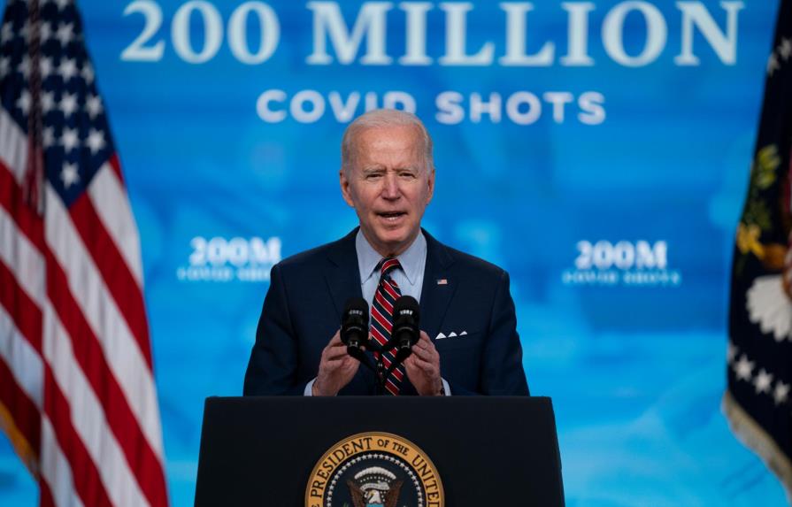 Biden dice que EE.UU. aún está saliendo del “colapso económico” por la COVID-19