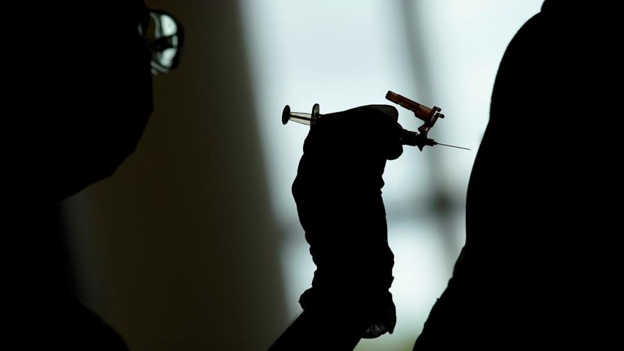 Moderna dice que su vacuna tiene una efectividad del 96 % en adolescentes