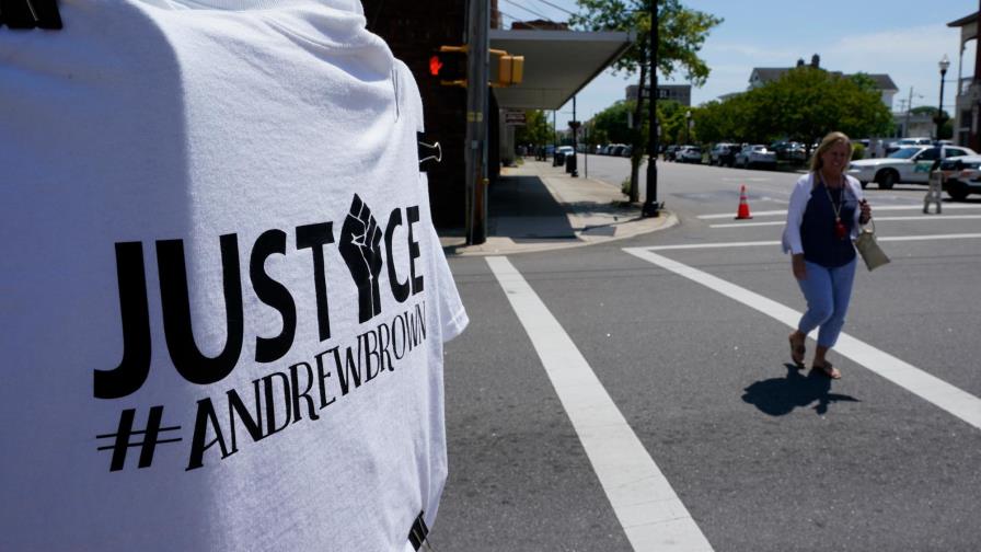 Juez de EEUU impide publicar video de muerte de un negro a manos de policías