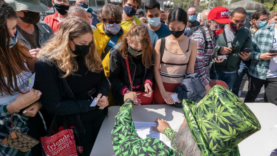 Cerveza, flores o 100 dólares, EEUU incentiva la vacuna contra el covid-19