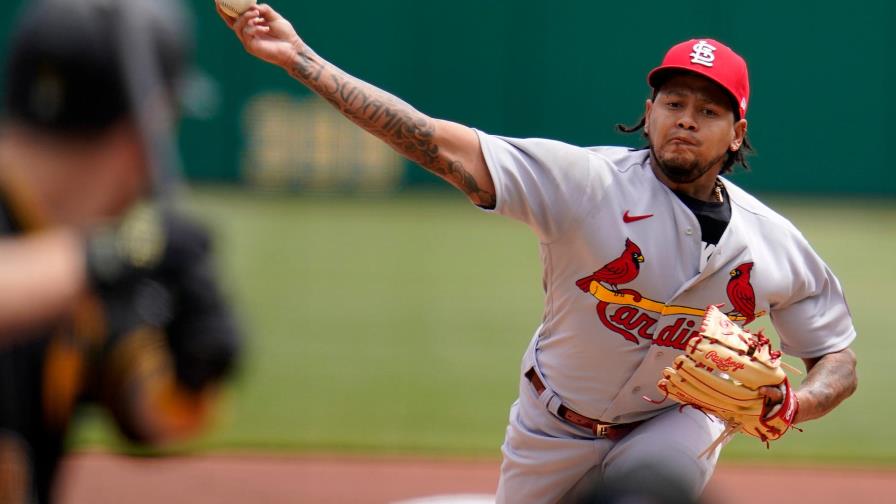 Martínez brilla en ocho entradas y los Cardenales barrieron a los Piratas Martínez brilla en ocho entradas y los Cardenales barrieron a los Piratas