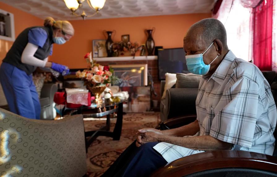 EEUU requiere que casas para ancianos reporten vacunación