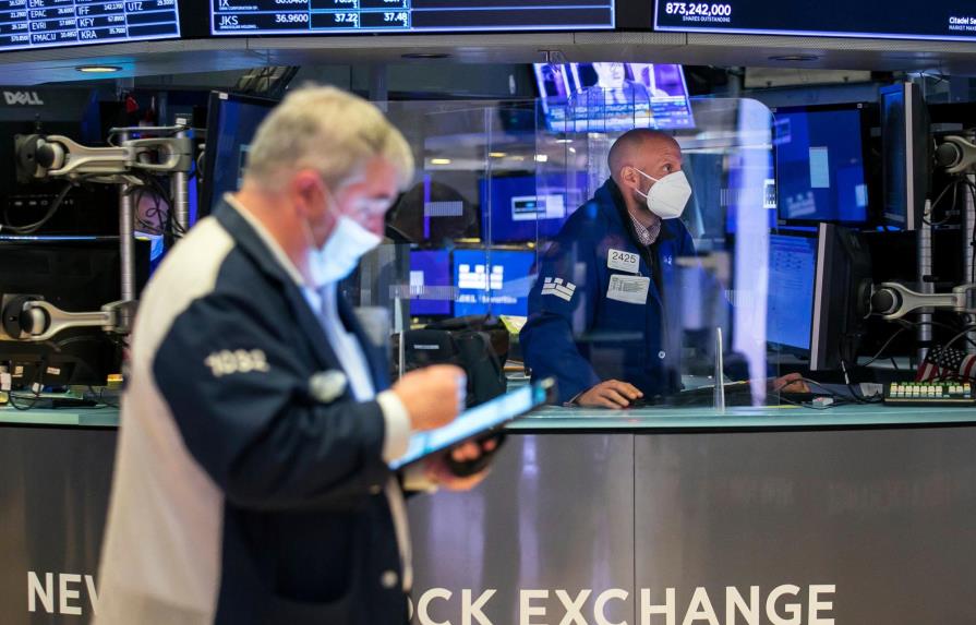 El Dow Jones termina en Wall Street con récord y el Nasdaq pierde terreno