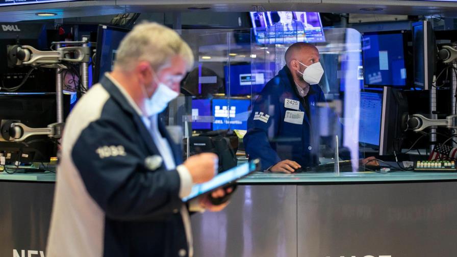 El Dow Jones termina en Wall Street con récord y el Nasdaq pierde terreno