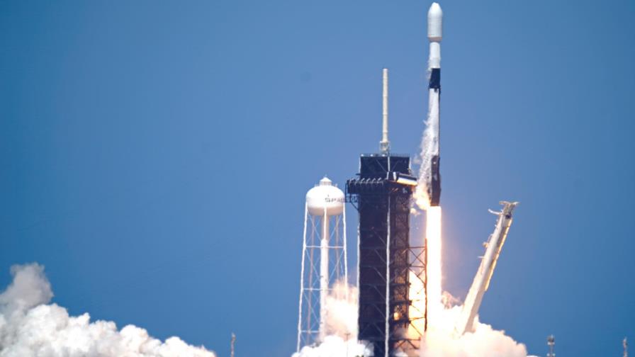 SpaceX lanza al espacio otro grupo de 60 satélites Starlink desde Florida SpaceX lanza al espacio otro grupo de 60 satélites Starlink desde Florida