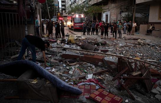 Palestinos lanzan cohetes, Israel responde bombardeando Gaza