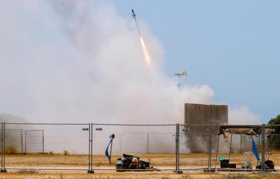 Palestinos lanzan cohetes, Israel responde bombardeando Gaza