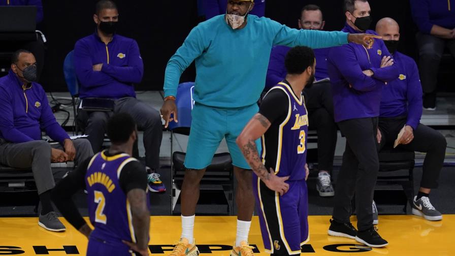 Vídeo | LeBron James regresa de lesión en partido contra los Pacers