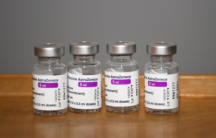 Tres provincias canadienses suspenden administración de vacuna de AstraZeneca