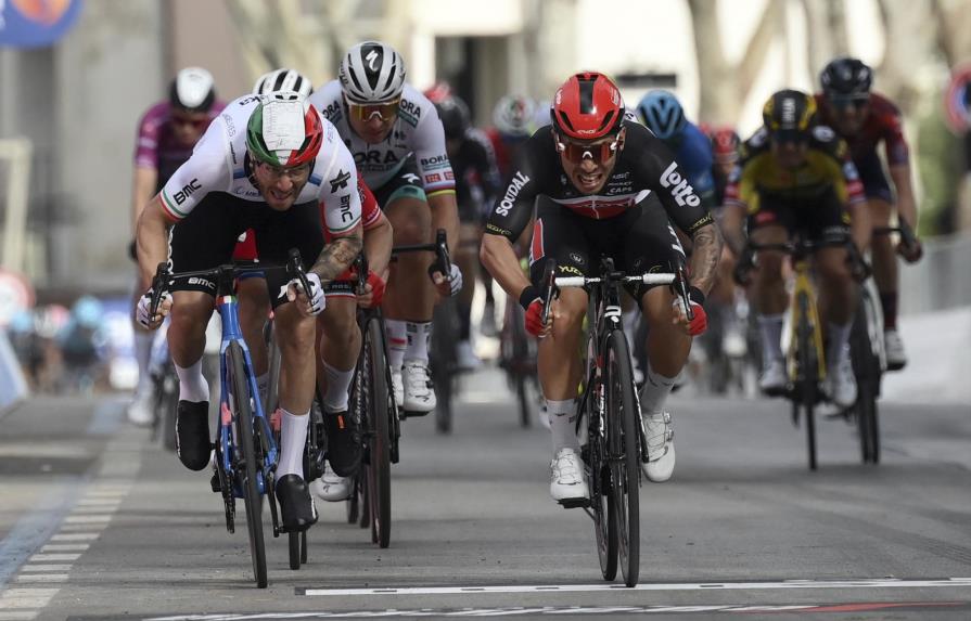 Caleb Ewan gana quinta etapa del Giro, Mikel Landa abandona tras una caída