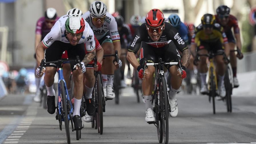 Caleb Ewan gana quinta etapa del Giro, Mikel Landa abandona tras una caída