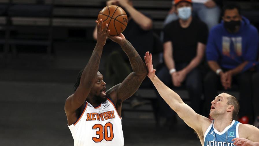 Randle lidera triunfo de Knicks en tiempo extra ante Hornets
