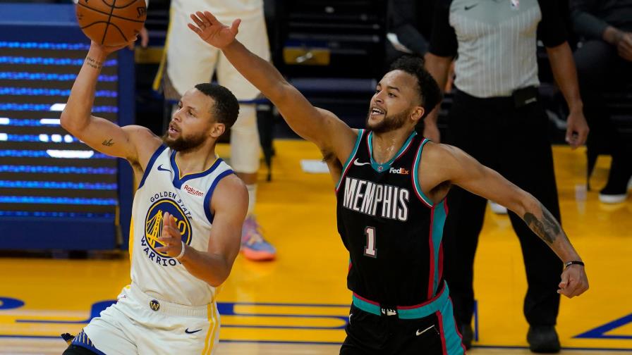 Curry gana liderato de puntos y Golden State va a la repesca
