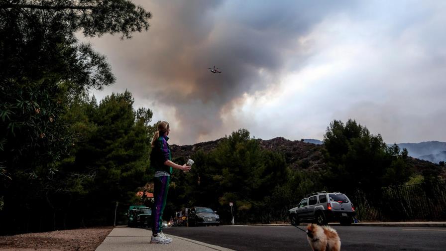 Un incendio en Los Ángeles obliga a evacuar a más de 1.000 personas
