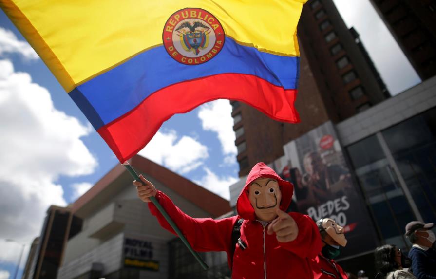 Colombianos protestan y logran caída de reforma a la salud