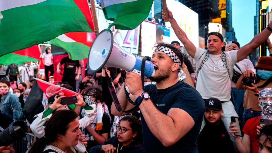 Manifestantes proisraelíes y propalestinos se enfrentan en Nueva York