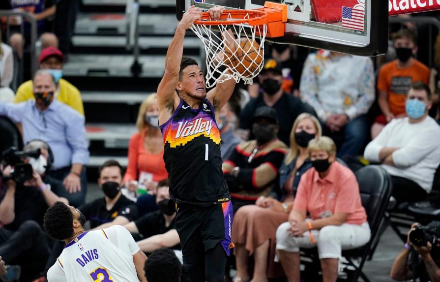 Los Suns propinan revés a los Lakers de LeBron 
