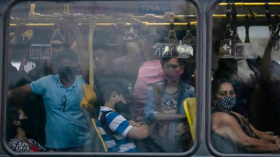 Denuncian la opacidad en ensayos y contratos de las vacunas contra la covid