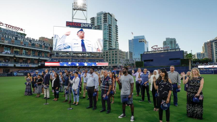 Proponen reformas al servicio de naturalización de Estados Unidos Proponen reformas al servicio de naturalización de Estados Unidos