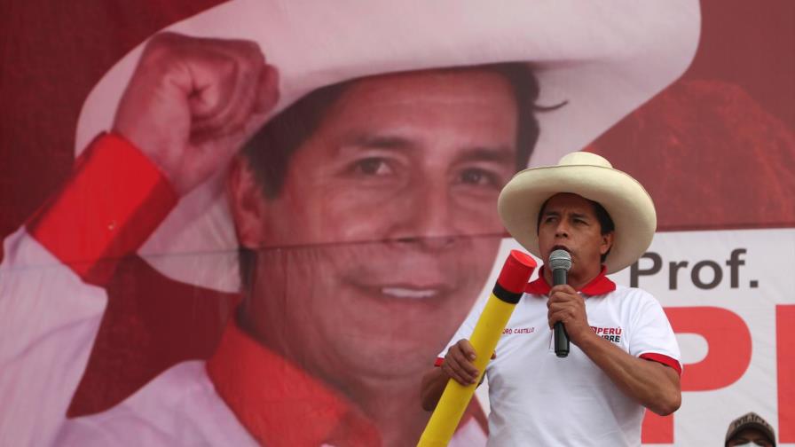 El ecuatoriano Lasso, primer jefe de Estado en reunirse con Pedro Castillo