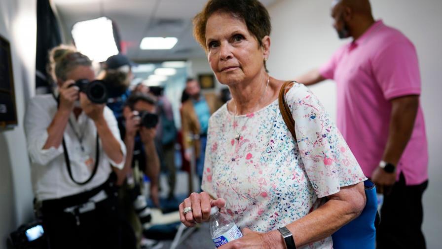 Madre de policía muerto aboga por una investigación del asalto al Capitolio Madre de policía muerto aboga por una investigación del asalto al Capitolio