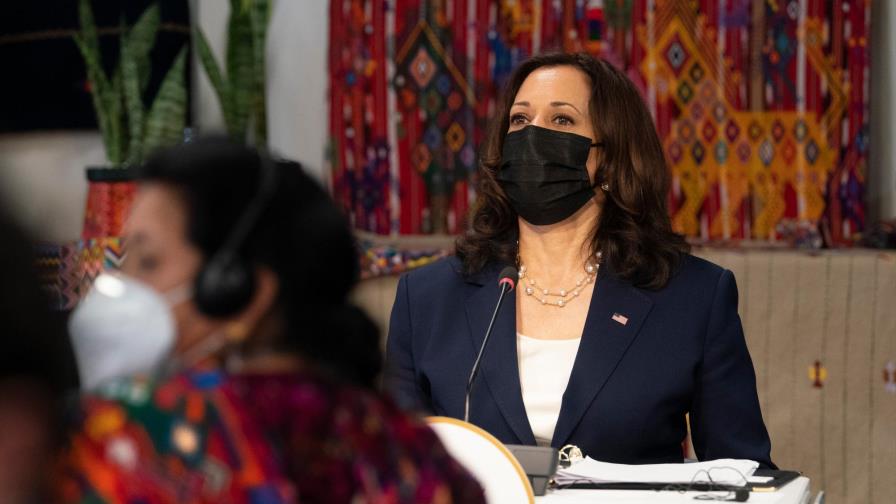 Kamala Harris suaviza su mensaje hacia los solicitantes de asilo tras su gira