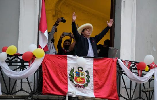 Angustia sube en Perú por ruido en comicios presidenciales