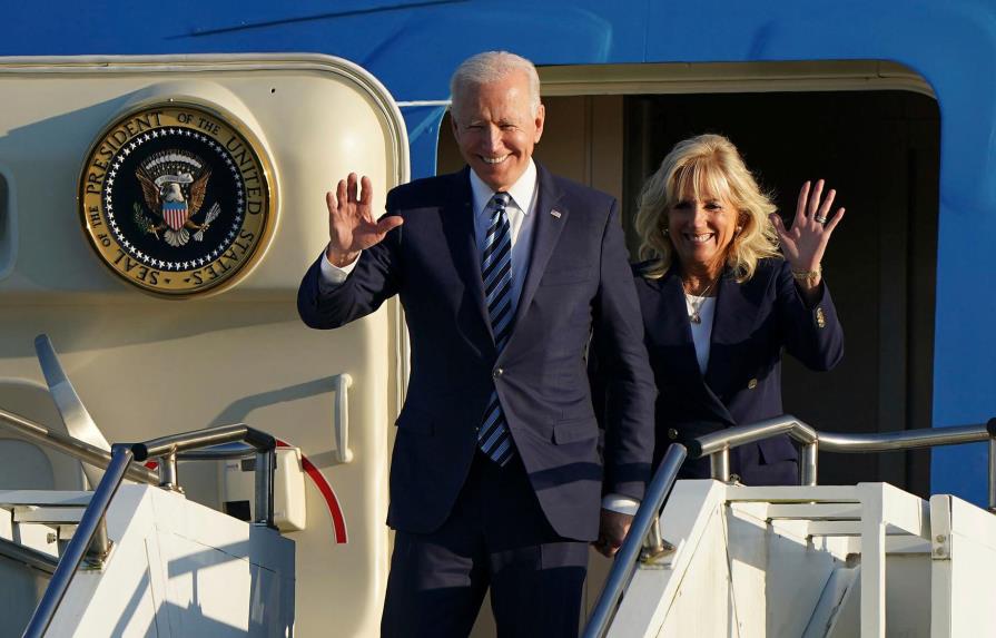 Biden llega al Reino Unido en la primera escala de su viaje a Europa