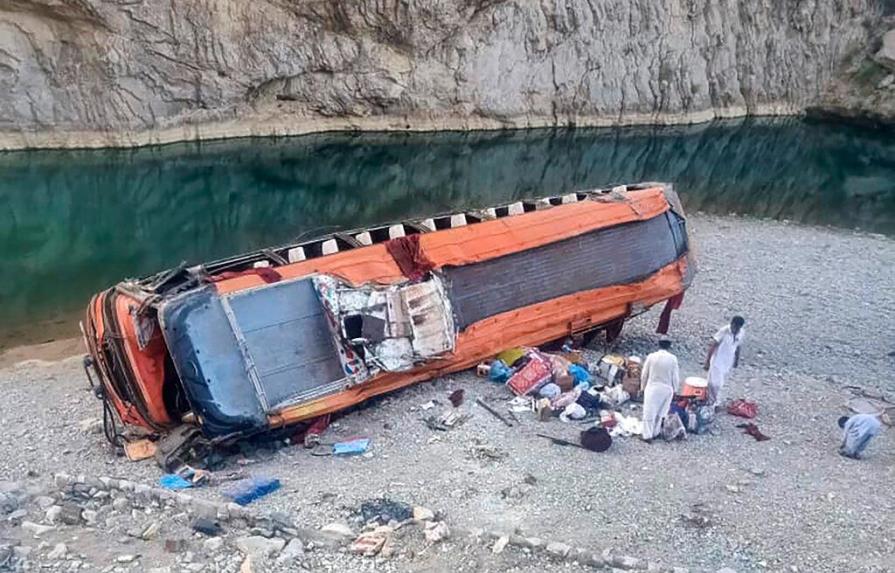 Al menos 20 muertos y 50 heridos en un accidente de autobús en Pakistán
