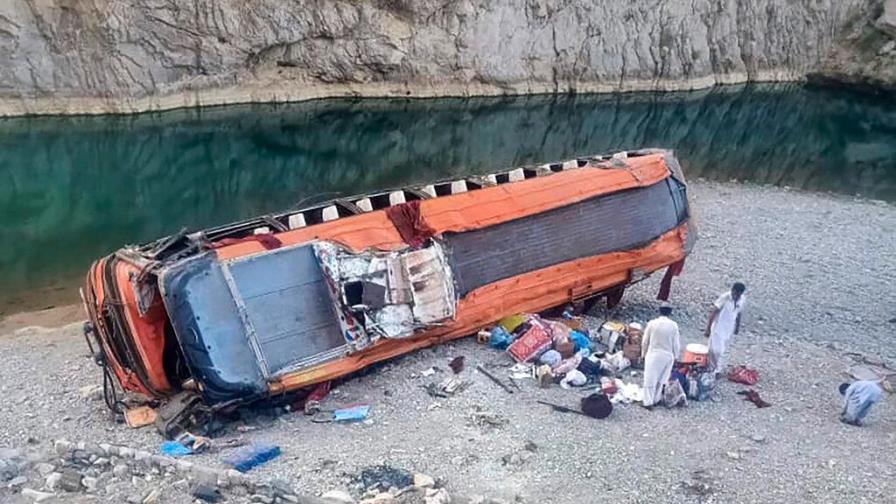 Al menos 20 muertos y 50 heridos en un accidente de autobús en Pakistán