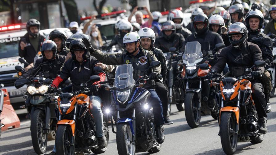 Abren investigación por caravana en motos encabezada por Bolsonaro